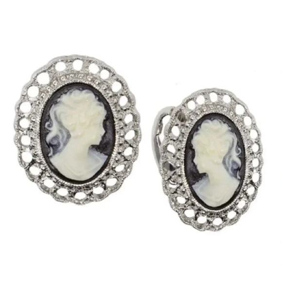 Vintage Cameo Oval Filigree Clip Button Earrings - Picture 2 of 2